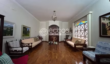 Casa à venda, 7 quartos, 2 suítes, 5 vagas, Lídice - Uberlândia/MG