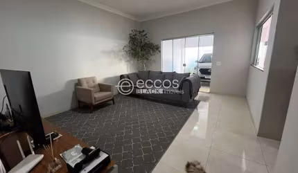 Casa à venda, 3 quartos, 1 suíte, 2 vagas, Bosque dos Buritis - Uberlândia/MG