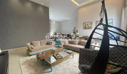 Casa em condomínio à venda, 3 quartos, 3 suítes, 2 vagas, Jardim Sul - Uberlândia/MG