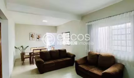 Casa à venda, 2 quartos, 2 vagas, Presidente Roosevelt - Uberlândia/MG