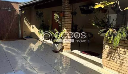 Casa à venda, 3 quartos, 1 suíte, 3 vagas, Santa Rosa - Uberlândia/MG