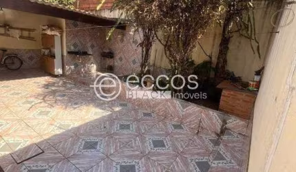 Casa à venda, 3 quartos, 1 suíte, 2 vagas, São Jorge - Uberlândia/MG