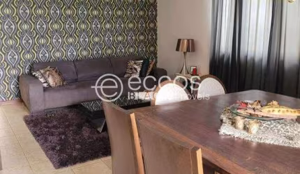 Casa à venda, 3 quartos, 1 suíte, 4 vagas, Jardim Karaíba - Uberlândia/MG