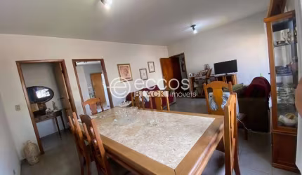Apartamento à venda, 3 quartos, 1 suíte, 1 vaga, Osvaldo Rezende - Uberlândia/MG