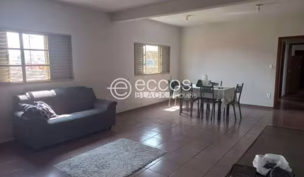 Apartamento à venda, 3 quartos, 1 suíte, 2 vagas, Nossa Senhora Aparecida - Uberlândia/MG