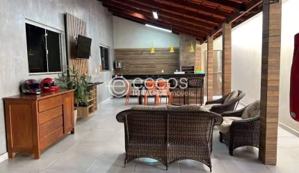 Casa à venda, 4 quartos, 1 suíte, 4 vagas, Jardim Ipanema - Uberlândia/MG