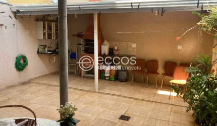 Casa à venda, 3 quartos, 1 suíte, 2 vagas, Planalto - Uberlândia/MG