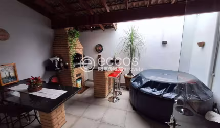 Casa à venda, 2 quartos, 1 suíte, 2 vagas, Jardim Europa - Uberlândia/MG