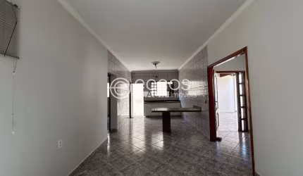 Casa à venda, 3 quartos, 1 suíte, 5 vagas, Cidade Jardim - Uberlândia/MG