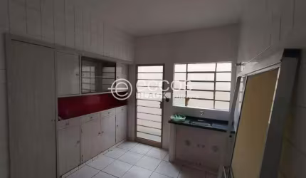 Casa para aluguel, 3 quartos, CENTRO - ARAGUARI/MG