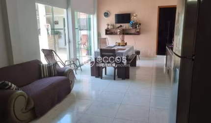 Casa à venda, 4 quartos, 2 suítes, 6 vagas, Cidade Jardim - Uberlândia/MG