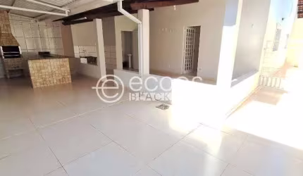 Casa para aluguel, 3 quartos, 1 suíte, 2 vagas, MILENIUM - ARAGUARI/MG