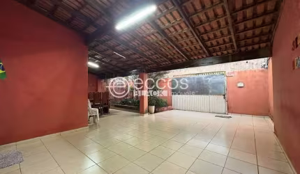Casa à venda, 3 quartos, 1 suíte, 2 vagas, Planalto - Uberlândia/MG