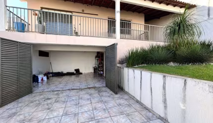 Casa à venda, 3 quartos, 1 suíte, 2 vagas, Santa Mônica - Uberlândia/MG