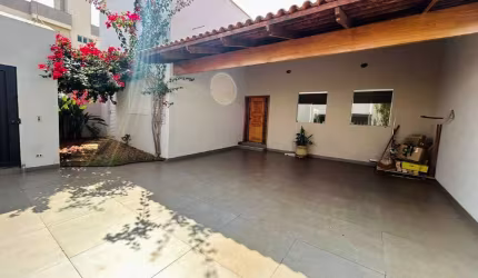 Casa à venda, 4 quartos, 1 suíte, 4 vagas, Santa Mônica - Uberlândia/MG