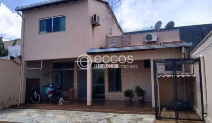Casa à venda, 3 quartos, 1 suíte, Daniel Fonseca - Uberlândia/MG