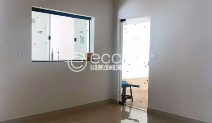 Casa à venda, 3 quartos, 1 suíte, 4 vagas, Santa Mônica - Uberlândia/MG