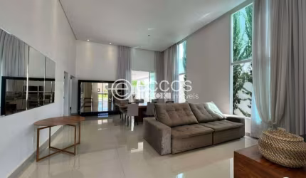 Casa em condomínio à venda, 3 quartos, 3 suítes, 4 vagas, Nova Uberlândia - Uberlândia/MG