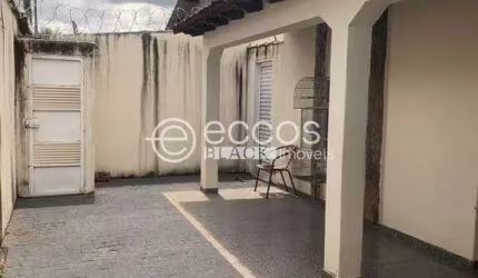 Casa à venda, 3 quartos, 1 suíte, 2 vagas, Cidade Jardim - Uberlândia/MG
