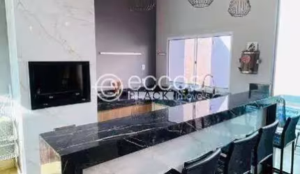 Casa à venda, 3 quartos, 1 suíte, 4 vagas, Umuarama - Uberlândia/MG