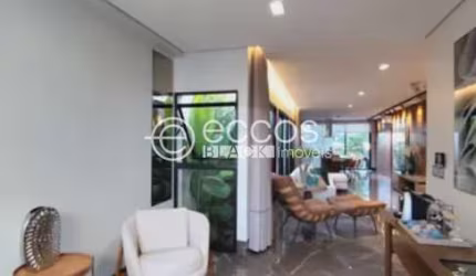 Casa à venda, 3 quartos, 3 suítes, 4 vagas, Jardim Karaíba - Uberlândia/MG