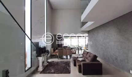 Casa em condomínio à venda, 4 quartos, 4 suítes, 2 vagas, Novo Mundo - Uberlândia/MG
