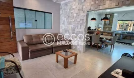 Casa à venda, 3 quartos, 1 suíte, 4 vagas, Santa Mônica - Uberlândia/MG