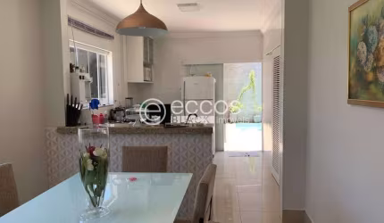 Casa para aluguel, 3 quartos, 2 suítes, 2 vagas, Tabajaras - Uberlândia/MG