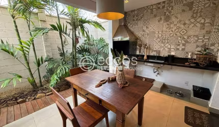 Casa em condomínio à venda, 3 quartos, 1 suíte, 2 vagas, Jardim Inconfidência - Uberlândia/MG