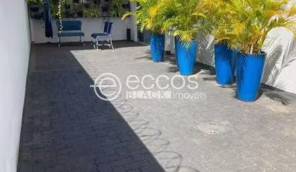 Sala comercial à venda, 4 quartos, 1 suíte, 5 vagas, Granada - Uberlândia/MG