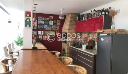 Casa à venda, 4 quartos, 4 suítes, 2 vagas, Morada da Colina - Uberlândia/MG