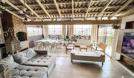APARTAMENTO DUPLEX à venda, 5 quartos, 1 suíte, 2 vagas, Brasil - Uberlândia/MG