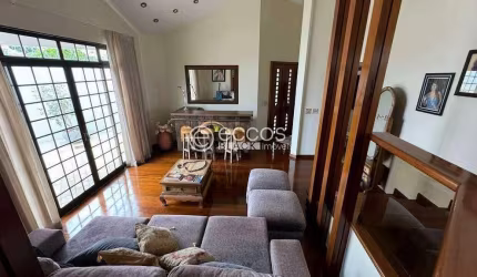 Casa à venda, 4 quartos, 2 suítes, 5 vagas, Vigilato Pereira - Uberlândia/MG