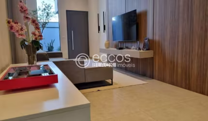 Casa à venda, 3 quartos, 3 suítes, 4 vagas, Novo Mundo - Uberlândia/MG