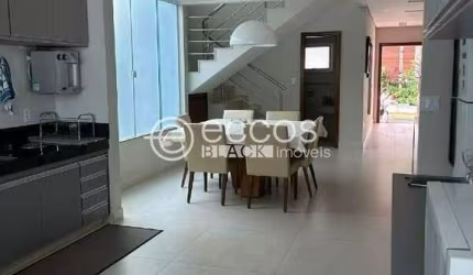 Casa em condomínio à venda, 5 quartos, 5 suítes, 2 vagas, Gávea - Uberlândia/MG