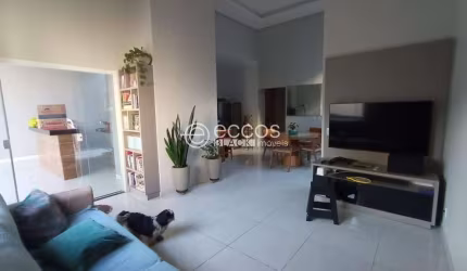 Casa à venda, 4 quartos, 1 suíte, 2 vagas, Jardim Europa - Uberlândia/MG