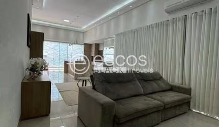 Casa em condomínio à venda, 3 quartos, 3 suítes, 5 vagas, Novo Mundo - Uberlândia/MG