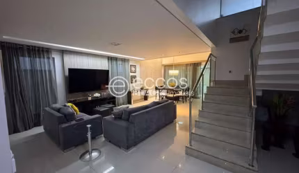 Casa em condomínio para aluguel, 3 quartos, 3 suítes, 2 vagas, Nova Uberlândia - Uberlândia/MG