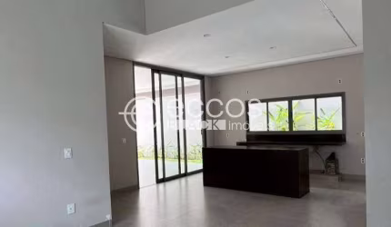 Casa em condomínio à venda, 3 quartos, 3 suítes, 2 vagas, Laranjeiras - Uberlândia/MG