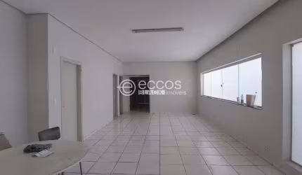 Prédio para aluguel, 3 vagas, Centro - Uberlândia/MG