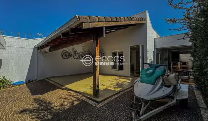 Casa à venda, 3 quartos, 1 suíte, 3 vagas, Santa Rosa - Uberlândia/MG
