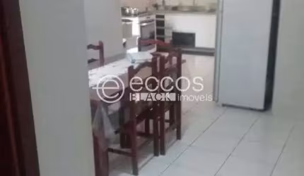 Casa à venda, 3 quartos, 1 suíte, 2 vagas, Planalto - Uberlândia/MG