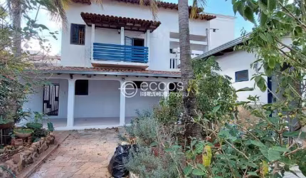 Casa à venda, 5 quartos, 5 suítes, 4 vagas, Morada da Colina - Uberlândia/MG