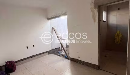 Casa à venda, 2 quartos, 1 suíte, 2 vagas, Shopping Park - Uberlândia/MG