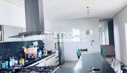 Casa à venda, 3 quartos, 2 suítes, 2 vagas, Novo Mundo - Uberlândia/MG