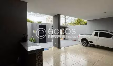 Casa para aluguel, 3 quartos, 1 suíte, 2 vagas, Jardim Botânico - Uberlândia/MG