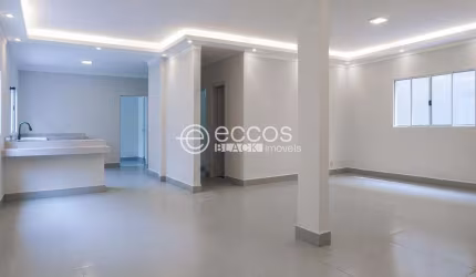 Casa à venda, 3 quartos, 3 suítes, 3 vagas, Santa Mônica - Uberlândia/MG