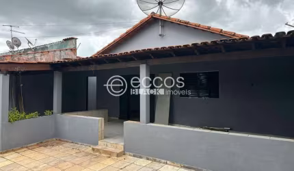Casa à venda, 2 quartos, 1 vaga, Laranjeiras - Uberlândia/MG