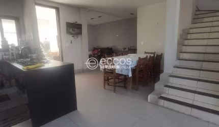Casa à venda, 3 quartos, 1 suíte, 2 vagas, Jardim Ipanema - Uberlândia/MG