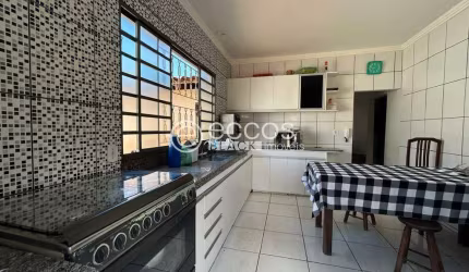 Casa à venda, 3 quartos, 3 vagas, Osvaldo Rezende - Uberlândia/MG